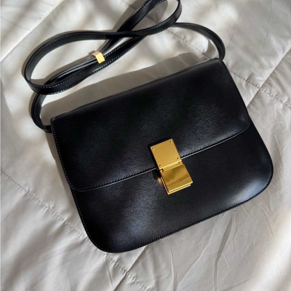 Genuine clasp leather bag